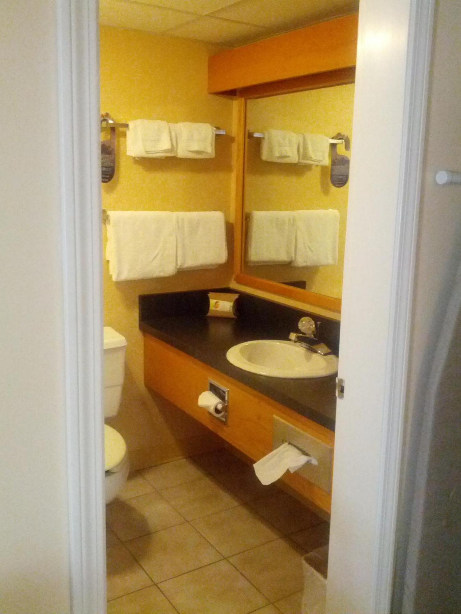 Fairbanks Inn Сейнт Джонсбъри Екстериор снимка