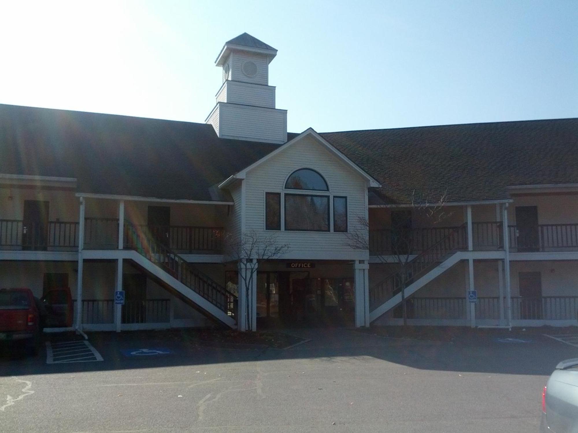 Fairbanks Inn Сейнт Джонсбъри Екстериор снимка