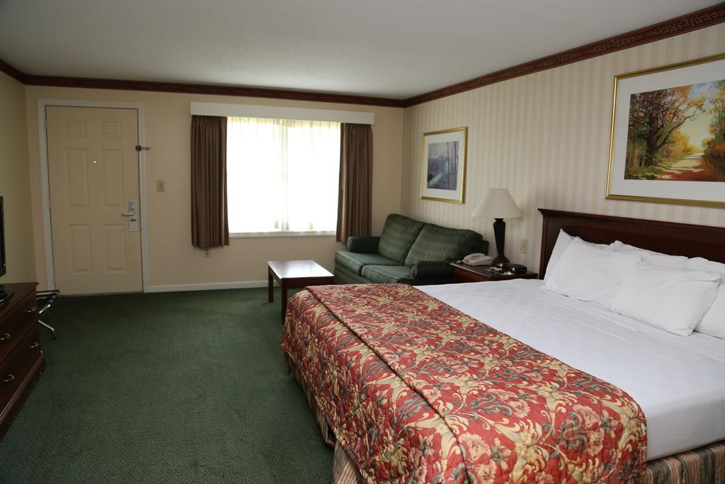 Fairbanks Inn Сейнт Джонсбъри Екстериор снимка