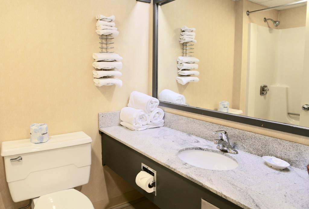 Fairbanks Inn Сейнт Джонсбъри Екстериор снимка