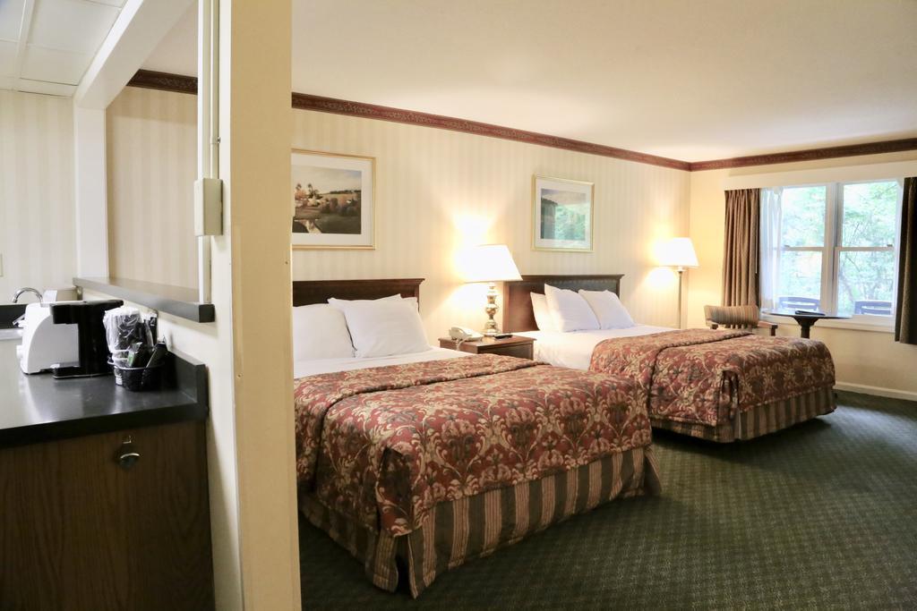 Fairbanks Inn Сейнт Джонсбъри Екстериор снимка