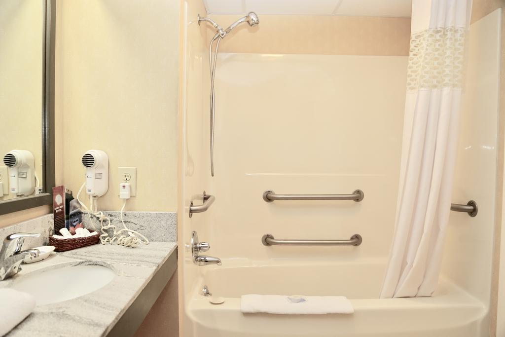 Fairbanks Inn Сейнт Джонсбъри Екстериор снимка