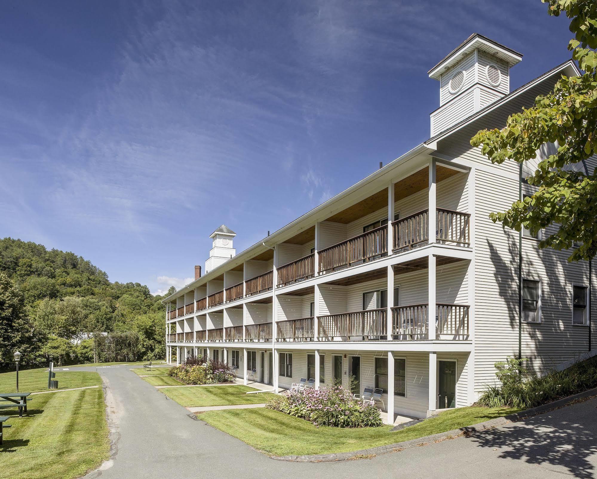 Fairbanks Inn Сейнт Джонсбъри Екстериор снимка