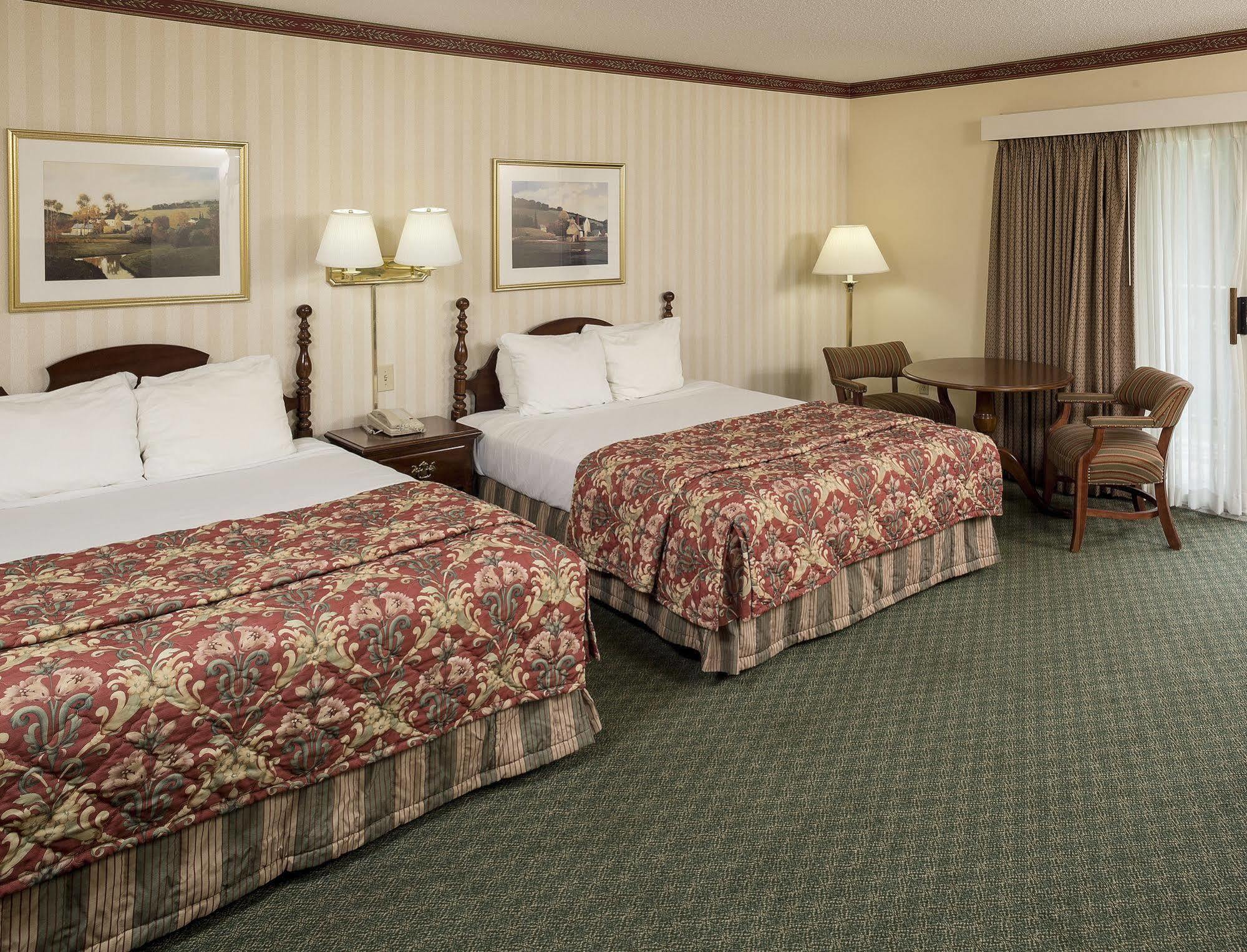 Fairbanks Inn Сейнт Джонсбъри Екстериор снимка